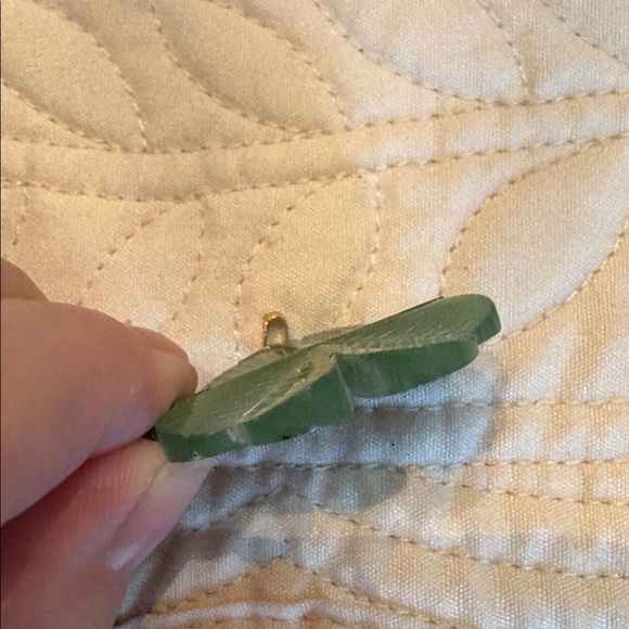 🍀Vintage Soapstone? Green Leaf Pendant gold? Bail - Picture 5 of 9